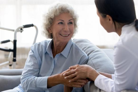 garde malade alzheimer domicile